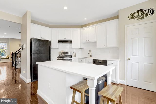 2342 HUNTINGTON STATION CT, Alexandria, VA 22303