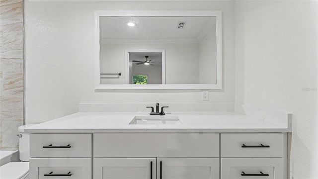 1821 W CHASE STREET, Lakeland, FL 33815