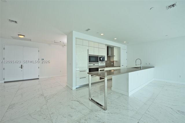 17475 Collins Ave 2003, Sunny Isles Beach, FL 33160