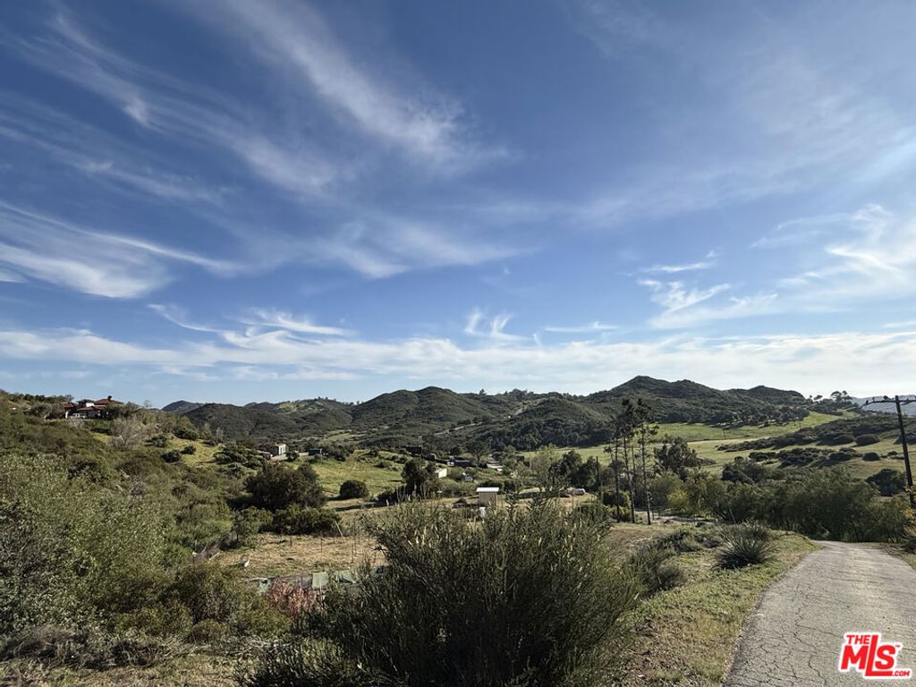 Image 12 of property listing at 33477 Mulholland Highway, Malibu, CA 90265