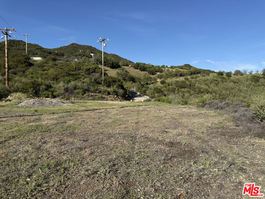 Image 14 of property listing at 33477 Mulholland Highway, Malibu, CA 90265