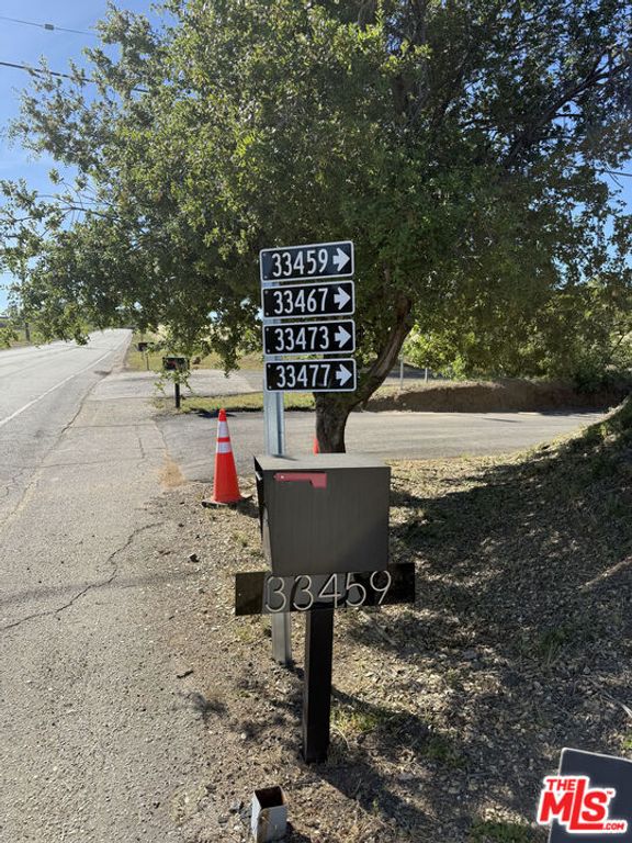 Image 15 of property listing at 33477 Mulholland Highway, Malibu, CA 90265