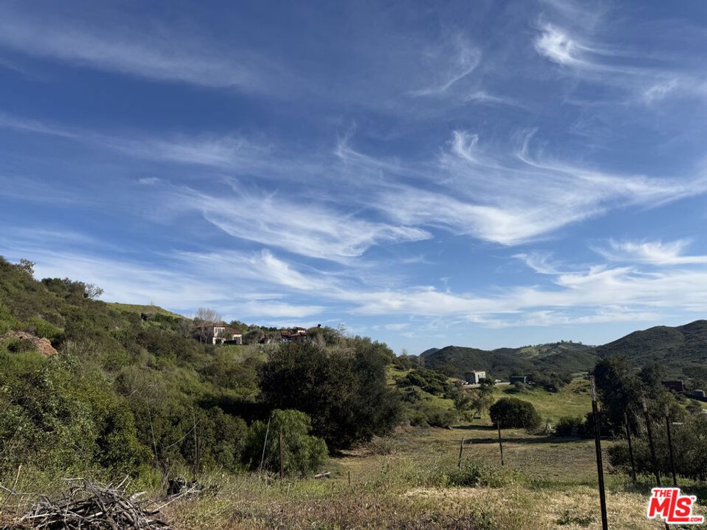 Image 5 of property listing at 33477 Mulholland Highway, Malibu, CA 90265