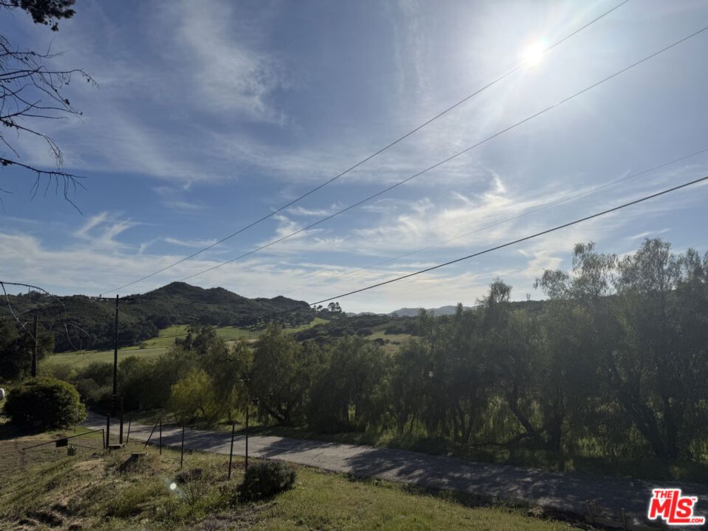 Image 7 of property listing at 33477 Mulholland Highway, Malibu, CA 90265