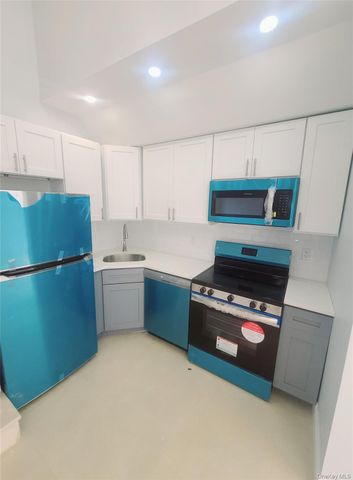 67-39 Clyde Street H, Forest Hills, NY 11375