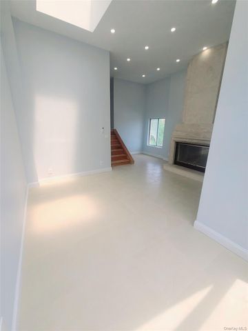 67-39 Clyde Street H, Forest Hills, NY 11375