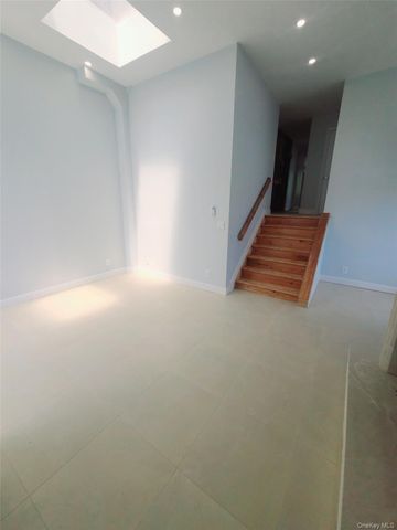 67-39 Clyde Street H, Forest Hills, NY 11375