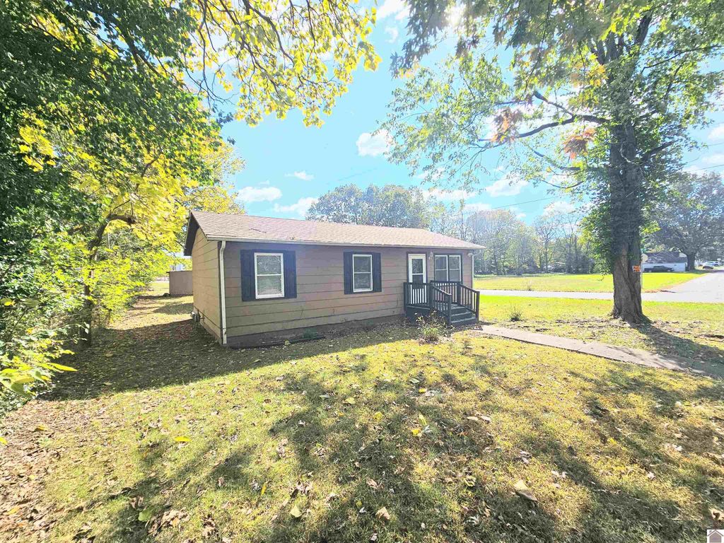 2932 Fairmont St, Paducah, KY 42003