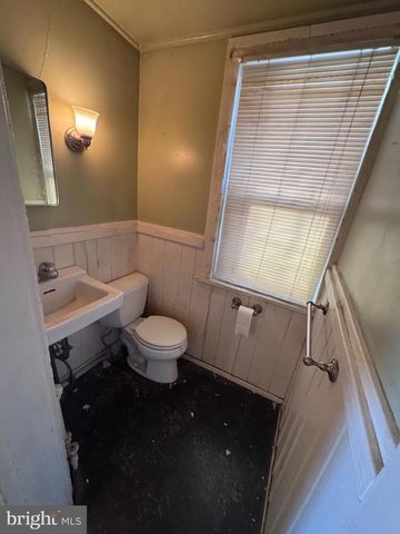 12 HILLSIDE RD, Reading, PA 19609