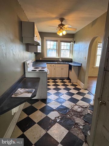 12 HILLSIDE RD, Reading, PA 19609