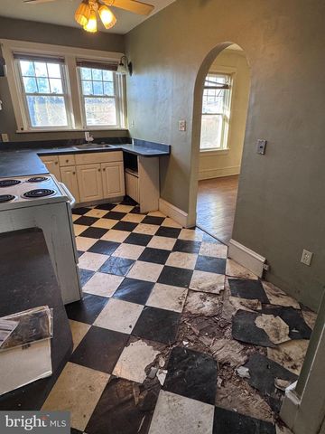 12 HILLSIDE RD, Reading, PA 19609