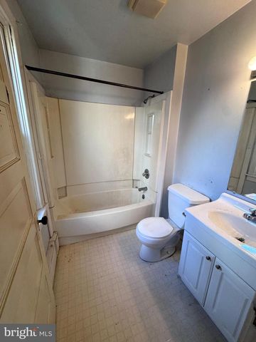 12 HILLSIDE RD, Reading, PA 19609