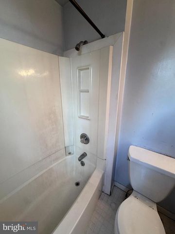 12 HILLSIDE RD, Reading, PA 19609