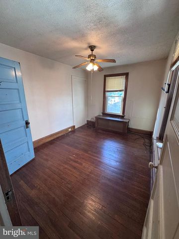 12 HILLSIDE RD, Reading, PA 19609