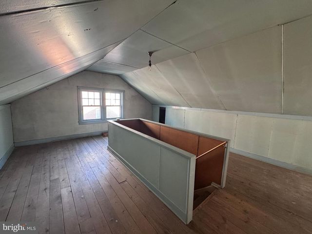 12 HILLSIDE RD, Reading, PA 19609