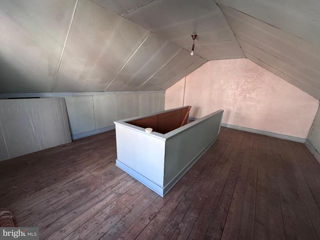 12 HILLSIDE RD, Reading, PA 19609