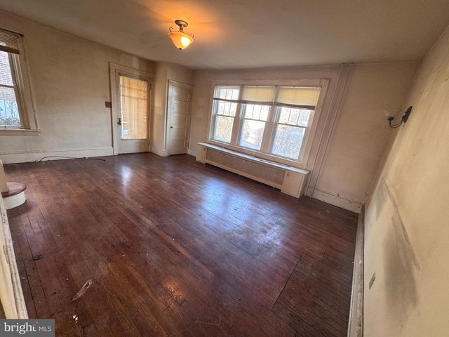 12 HILLSIDE RD, Reading, PA 19609