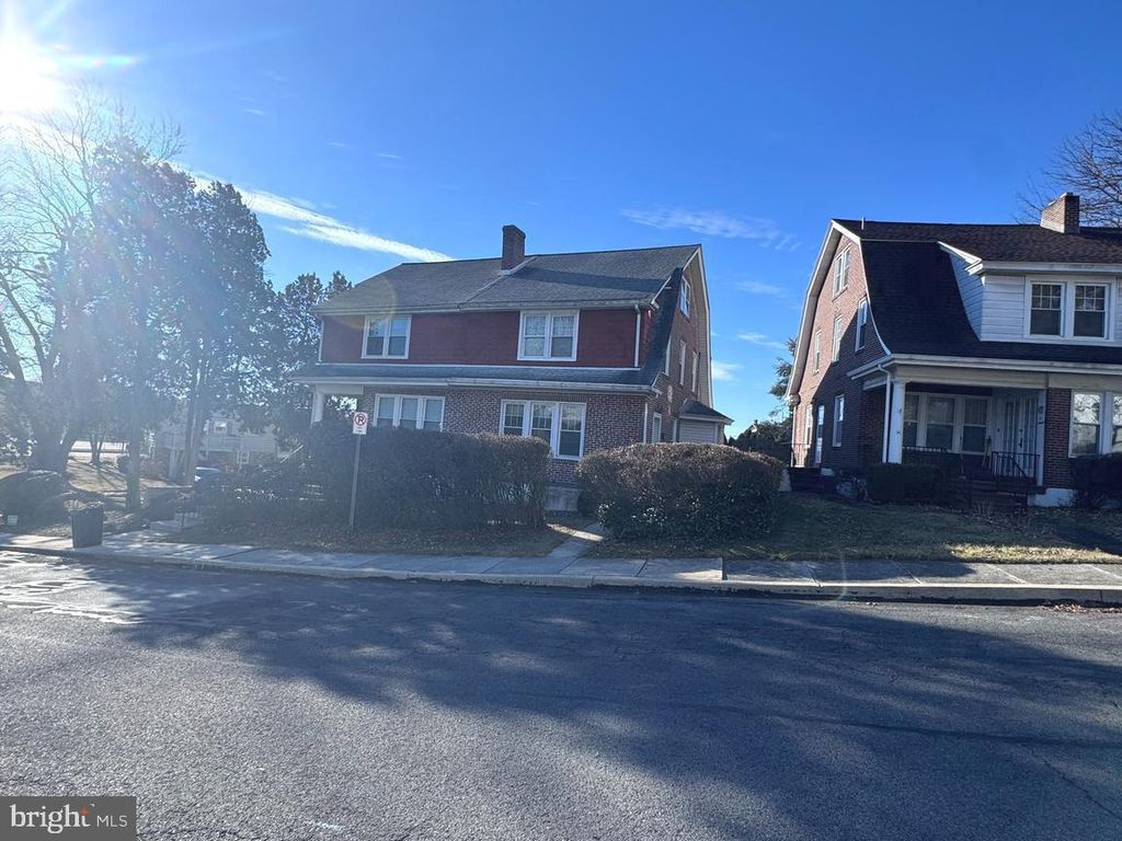 12 HILLSIDE RD, Reading, PA 19609