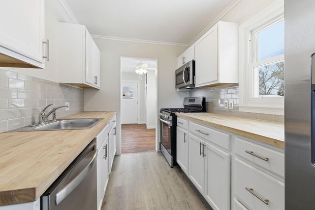 5654 Bryant Avenue N, Brooklyn Center, MN 55430