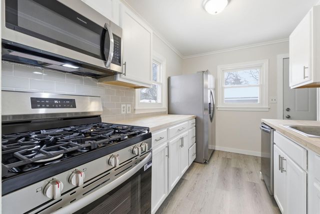 5654 Bryant Avenue N, Brooklyn Center, MN 55430