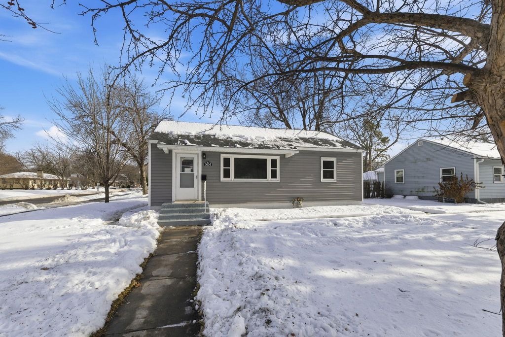 5654 Bryant Avenue N, Brooklyn Center, MN 55430