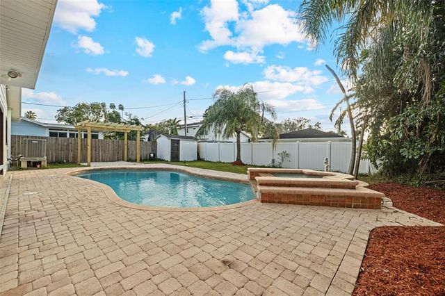 5700 VENETIAN BOULEVARD NE, St Petersburg, FL 33703