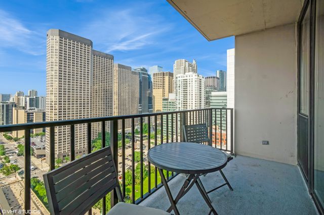 210 S DESPLAINES Street 2103, Chicago, IL 60661