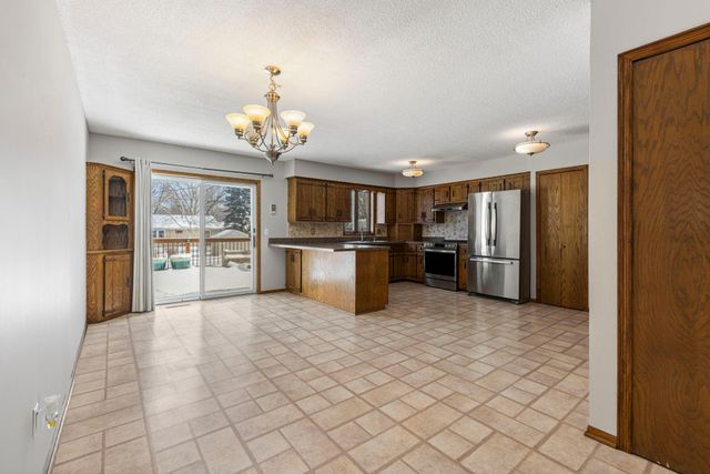 951 Swift Street S, Shakopee, MN 55379