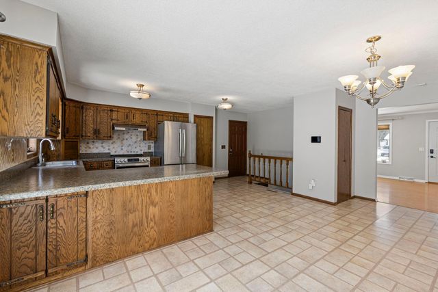 951 Swift Street S, Shakopee, MN 55379