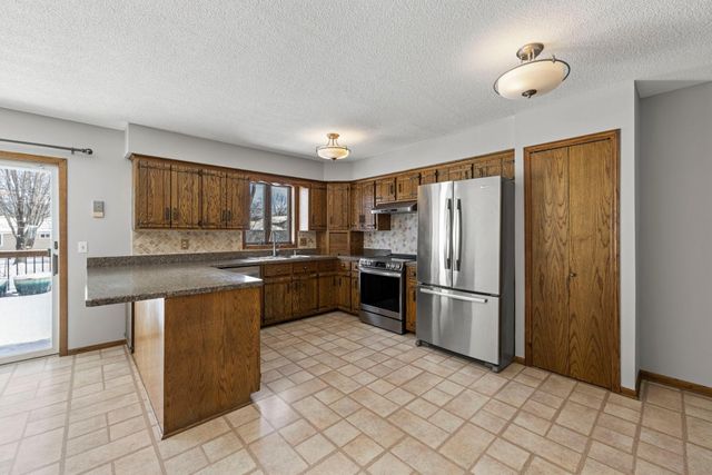 951 Swift Street S, Shakopee, MN 55379