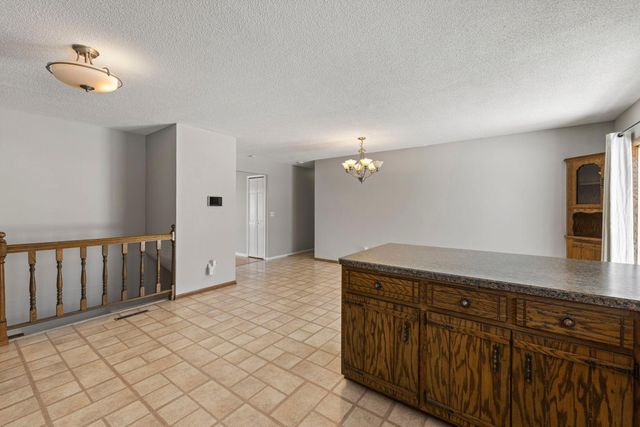 951 Swift Street S, Shakopee, MN 55379