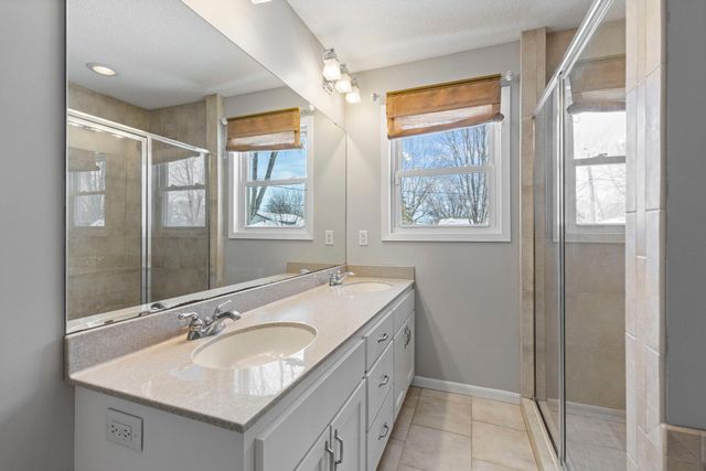 951 Swift Street S, Shakopee, MN 55379