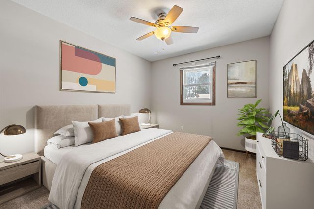 951 Swift Street S, Shakopee, MN 55379