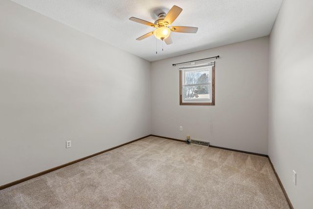 951 Swift Street S, Shakopee, MN 55379