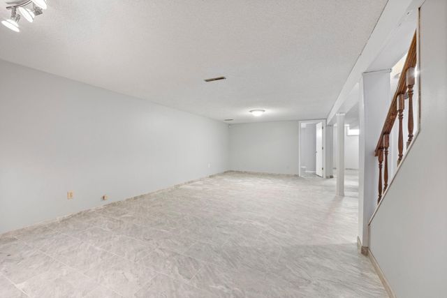 951 Swift Street S, Shakopee, MN 55379