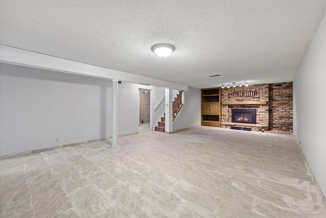 951 Swift Street S, Shakopee, MN 55379