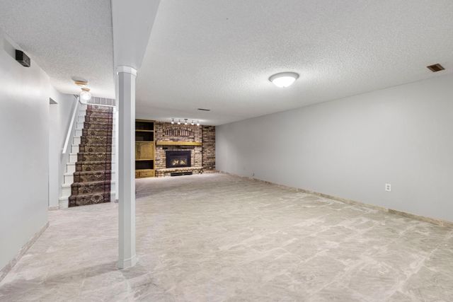 951 Swift Street S, Shakopee, MN 55379