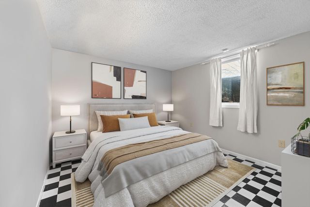 951 Swift Street S, Shakopee, MN 55379