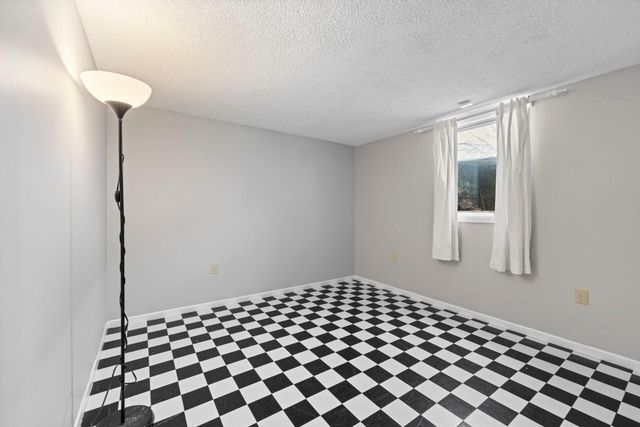 951 Swift Street S, Shakopee, MN 55379