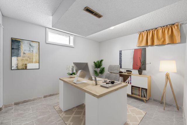 951 Swift Street S, Shakopee, MN 55379