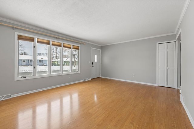 951 Swift Street S, Shakopee, MN 55379