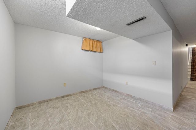 951 Swift Street S, Shakopee, MN 55379