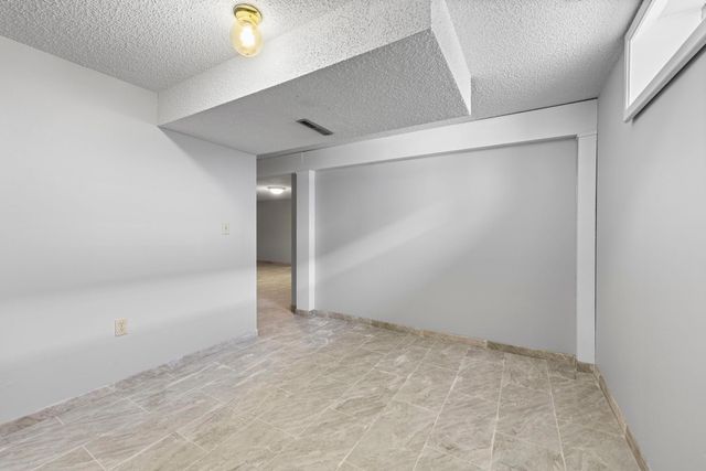 951 Swift Street S, Shakopee, MN 55379