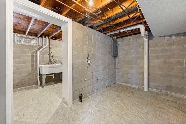 951 Swift Street S, Shakopee, MN 55379