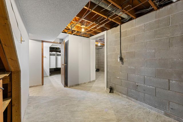 951 Swift Street S, Shakopee, MN 55379