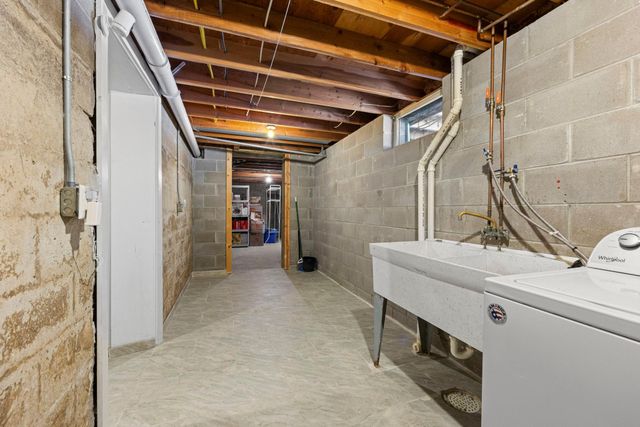 951 Swift Street S, Shakopee, MN 55379