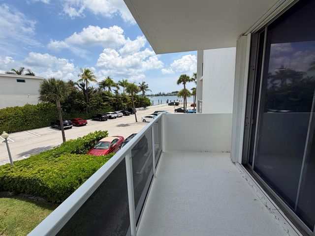 2800 N FLAGLER Drive 211, West Palm Beach, FL 33407