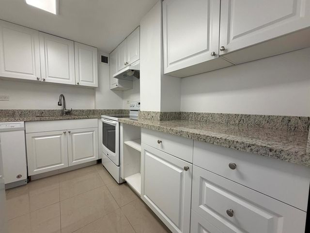 2800 N FLAGLER Drive 211, West Palm Beach, FL 33407