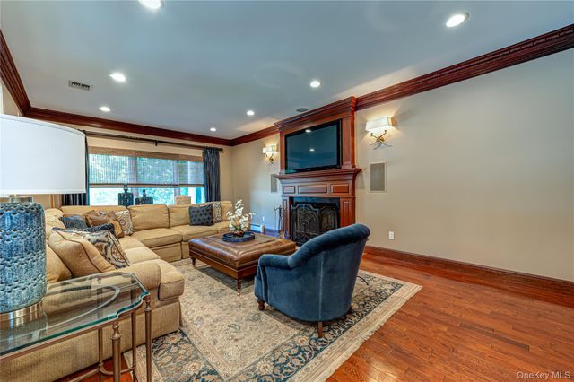 67 Sunny Road, Saint James, NY 11780