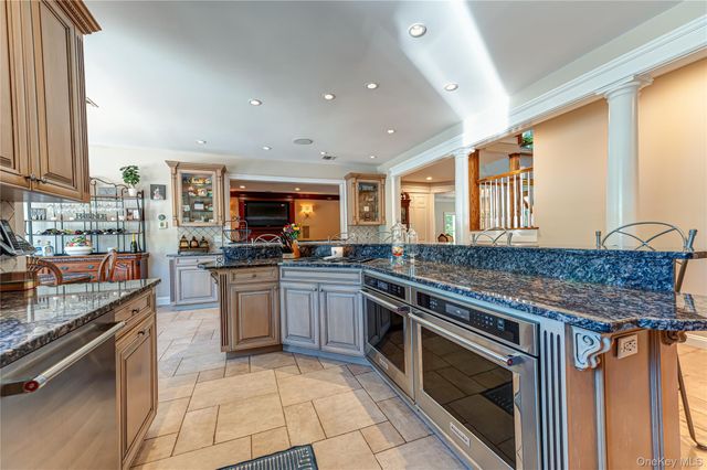 67 Sunny Road, Saint James, NY 11780